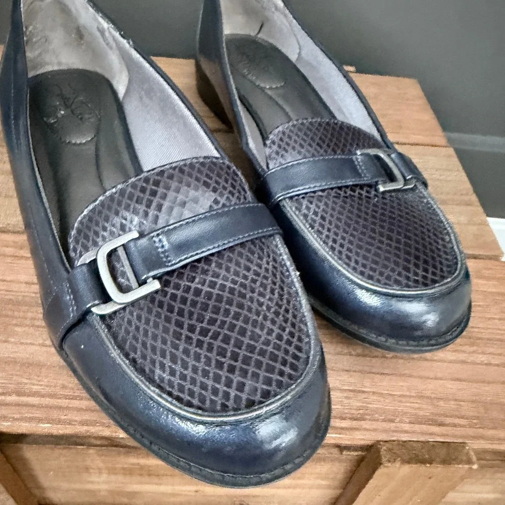 LifeStride Soft System Kelly Blue Loafers Snakeskin Buckle Low Heel Shoes Size 8